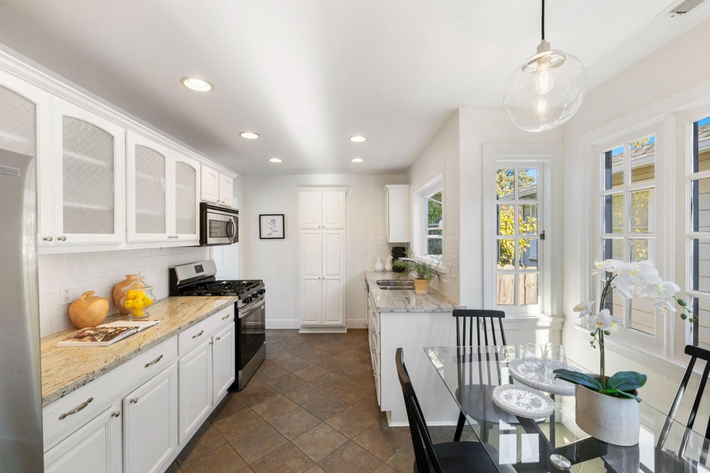 Detail Gallery Image 13 of 37 For 1030 Morrell Ave, Burlingame,  CA 94010 - 3 Beds | 2 Baths