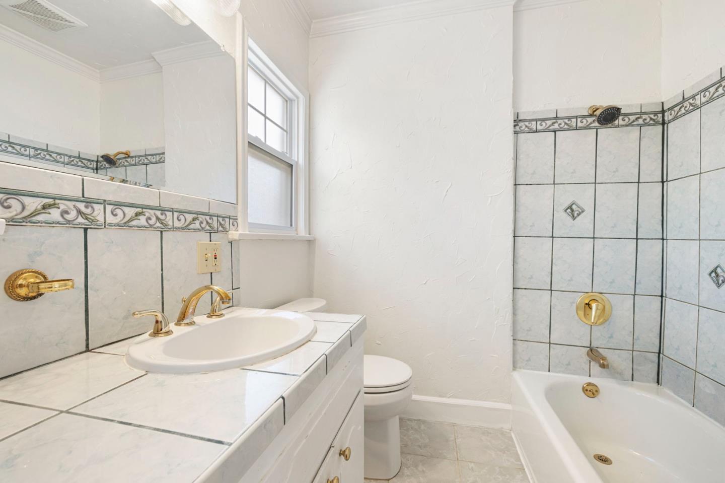 Detail Gallery Image 19 of 37 For 1030 Morrell Ave, Burlingame,  CA 94010 - 3 Beds | 2 Baths