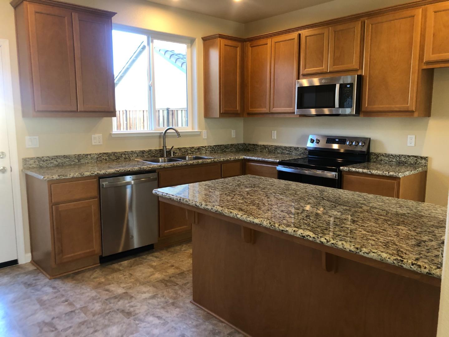 Detail Gallery Image 5 of 5 For 784 Livingston Ave, King City,  CA 93930 - 4 Beds | 2 Baths