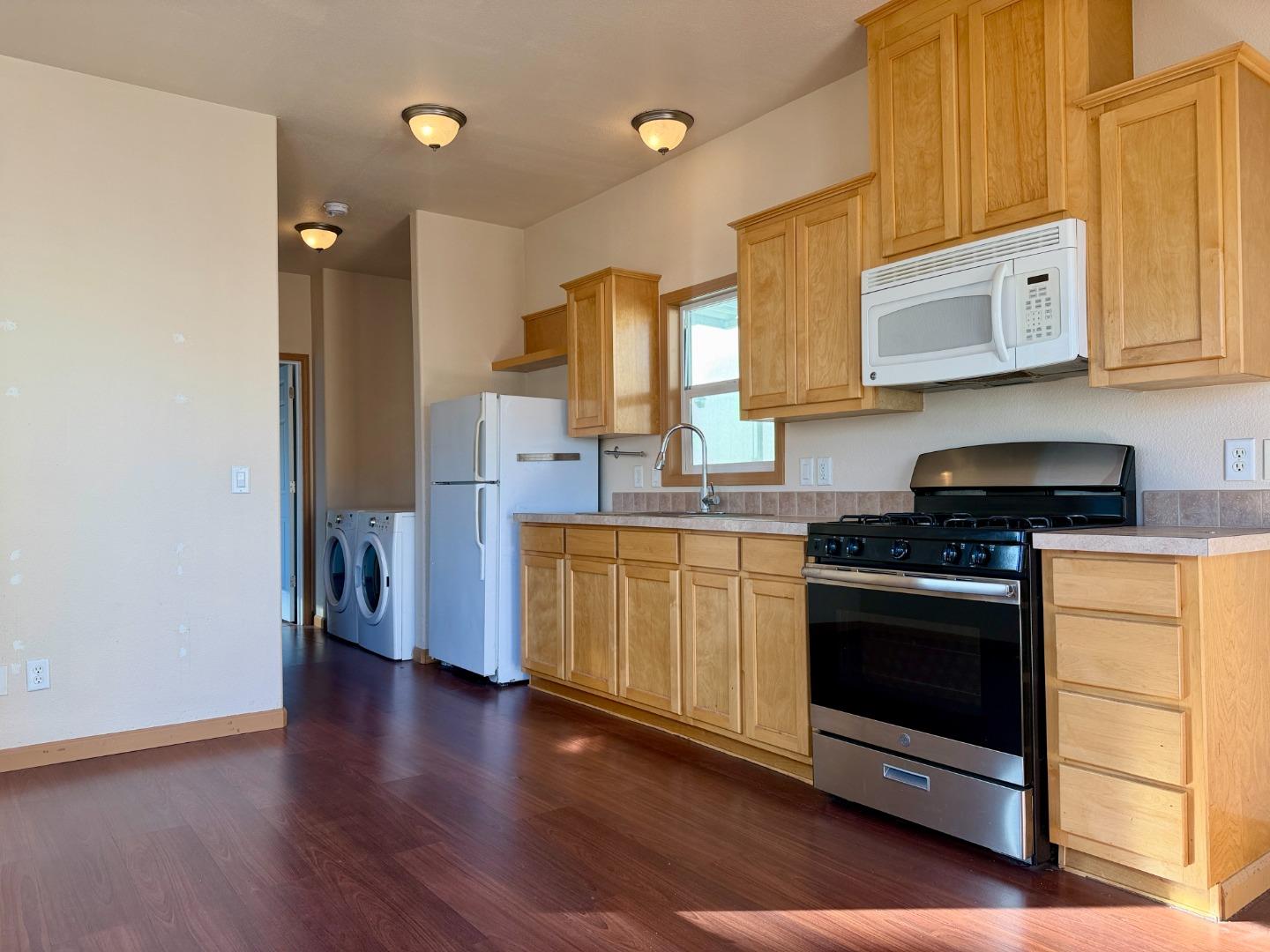 Detail Gallery Image 3 of 9 For 1730 Commercial Way #32,  Santa Cruz,  CA 95065 - 1 Beds | 1 Baths