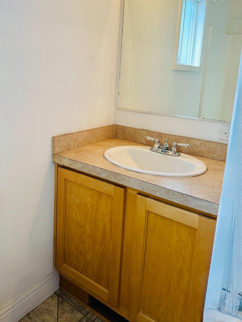 Detail Gallery Image 8 of 9 For 1730 Commercial Way #32,  Santa Cruz,  CA 95065 - 1 Beds | 1 Baths