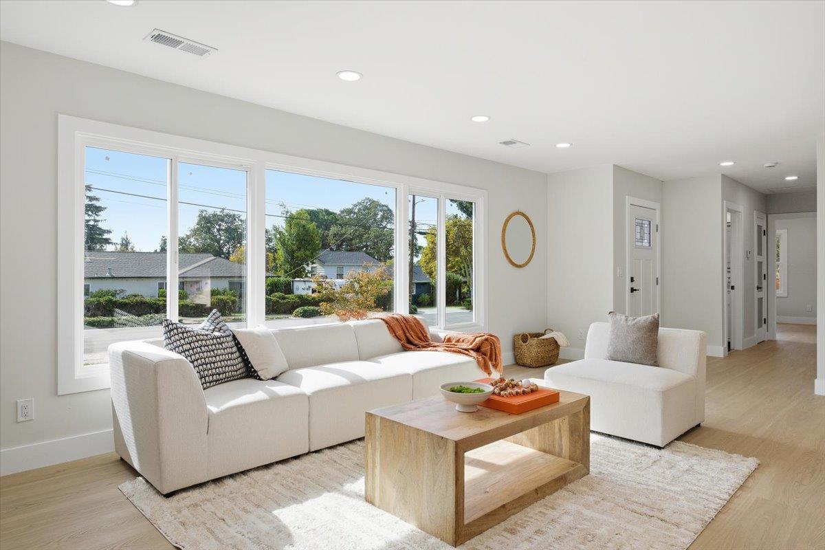 Detail Gallery Image 4 of 27 For 40 Valley View Ave, San Jose,  CA 95127 - 4 Beds | 3 Baths