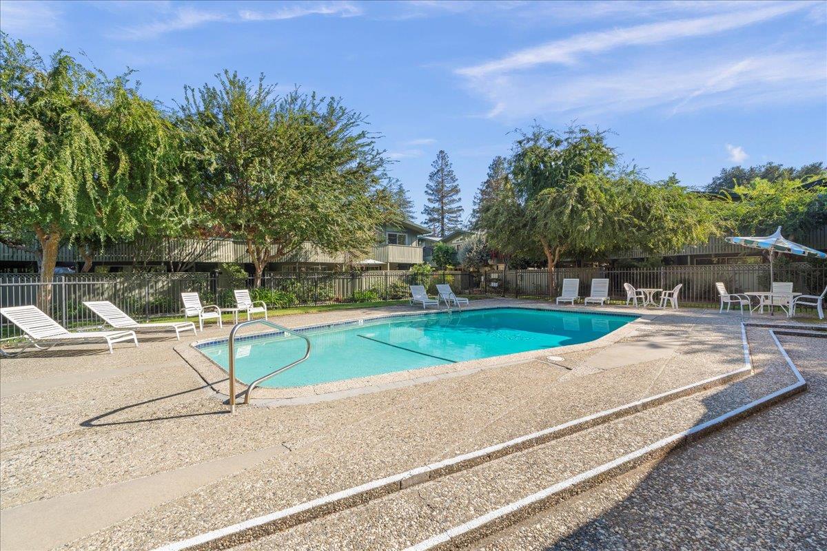 Detail Gallery Image 18 of 19 For 278 Monroe Dr #17,  Mountain View,  CA 94040 - 2 Beds | 1 Baths