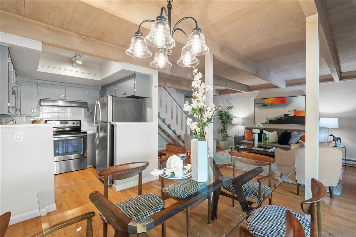 Detail Gallery Image 8 of 19 For 278 Monroe Dr #17,  Mountain View,  CA 94040 - 2 Beds | 1 Baths