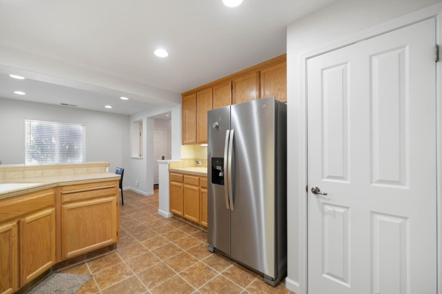 Detail Gallery Image 10 of 37 For 3963 Mosher Dr, San Jose,  CA 95135 - 3 Beds | 2/1 Baths