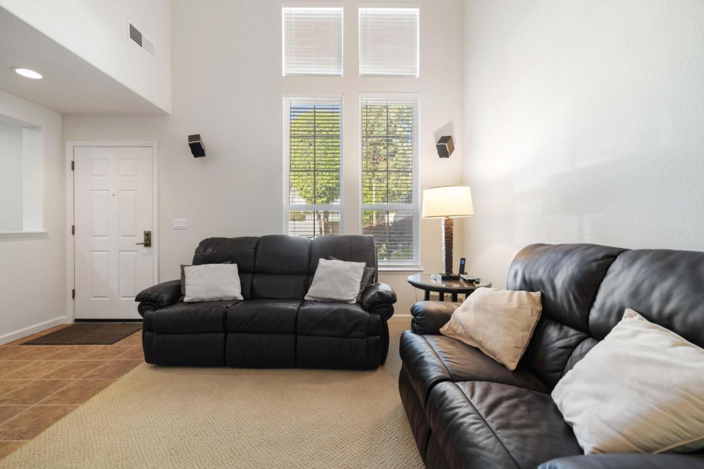 Detail Gallery Image 3 of 37 For 3963 Mosher Dr, San Jose,  CA 95135 - 3 Beds | 2/1 Baths