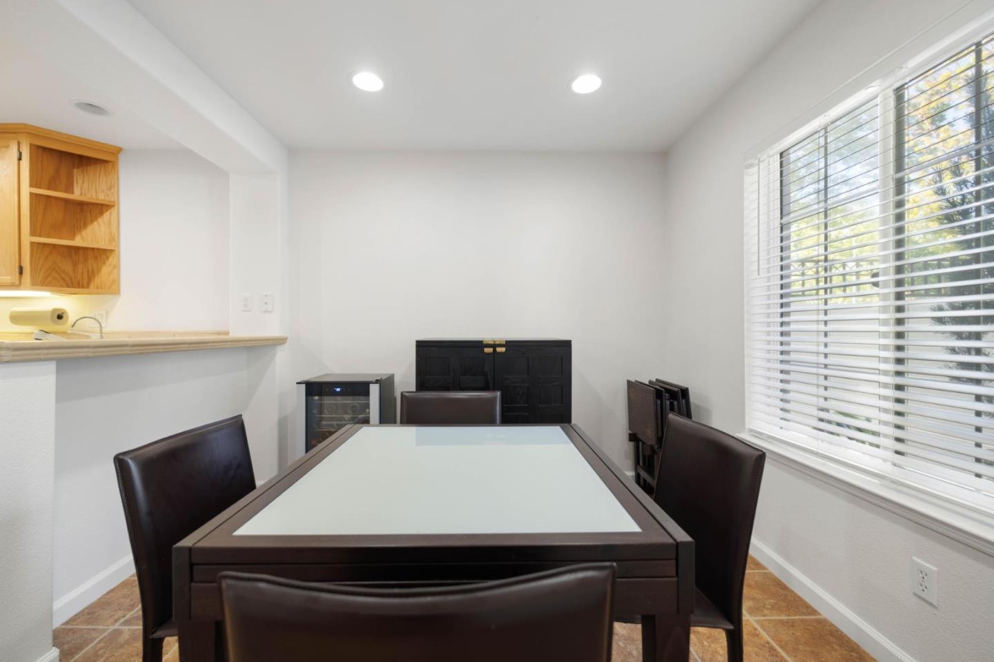 Detail Gallery Image 6 of 37 For 3963 Mosher Dr, San Jose,  CA 95135 - 3 Beds | 2/1 Baths