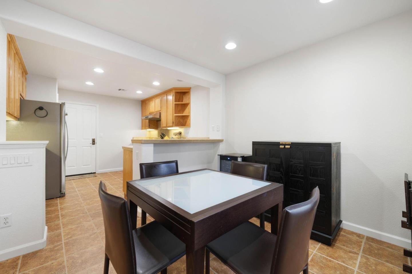 Detail Gallery Image 7 of 37 For 3963 Mosher Dr, San Jose,  CA 95135 - 3 Beds | 2/1 Baths