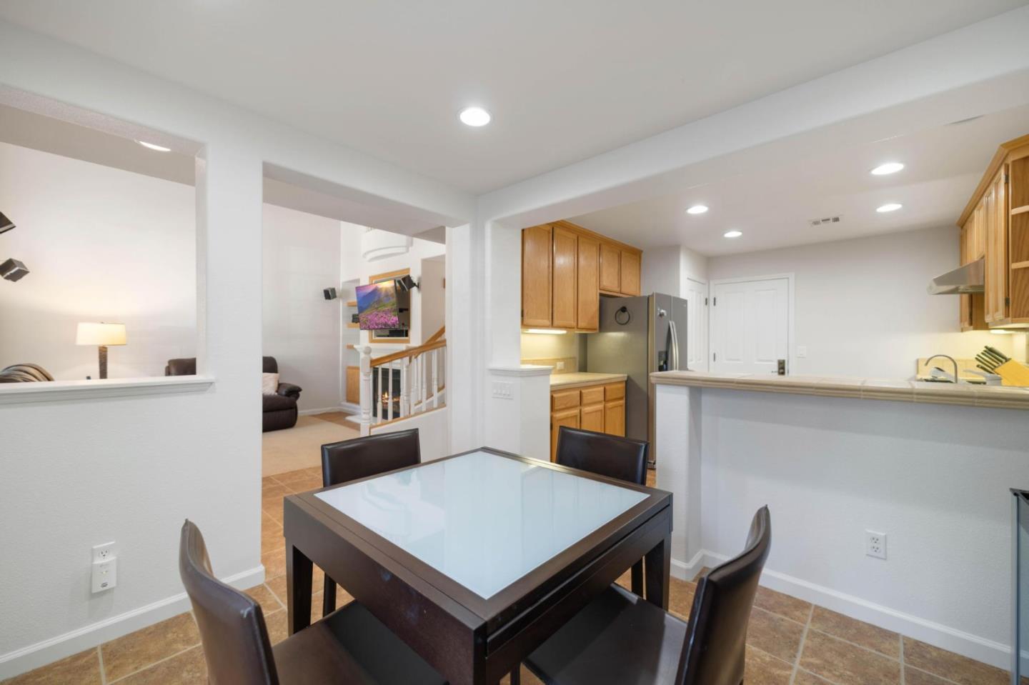 Detail Gallery Image 8 of 37 For 3963 Mosher Dr, San Jose,  CA 95135 - 3 Beds | 2/1 Baths