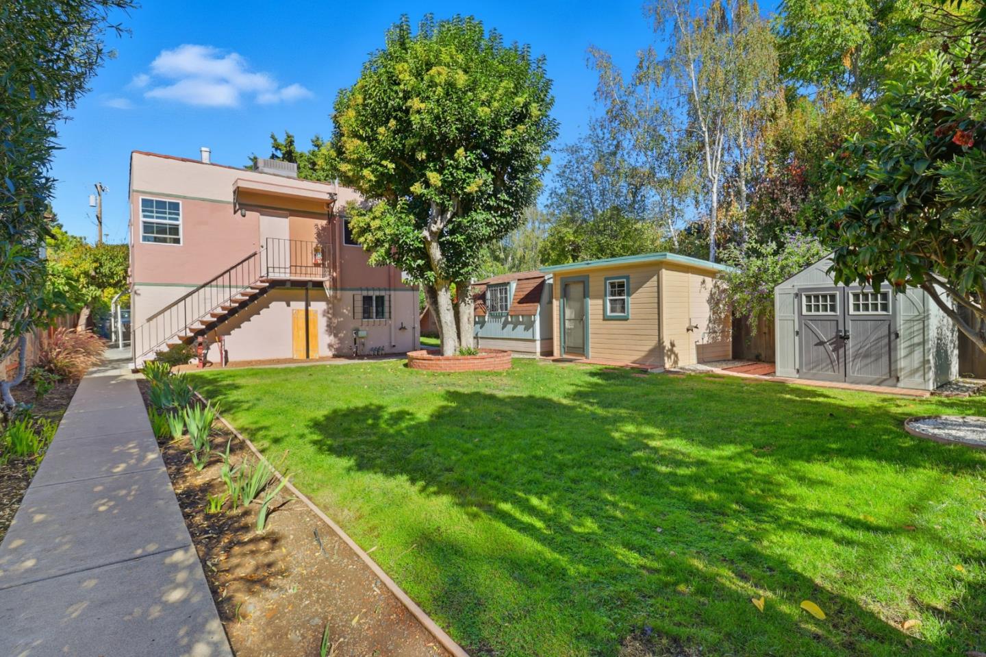 Detail Gallery Image 10 of 33 For 560 Everett Ave, Palo Alto,  CA 94301 - – Beds | – Baths