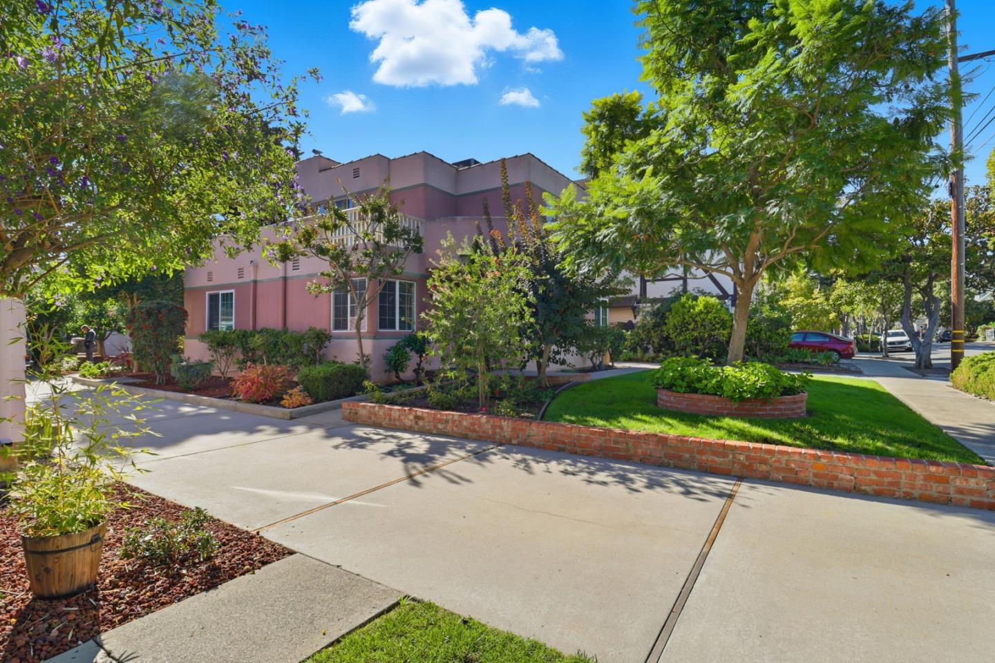 Detail Gallery Image 2 of 33 For 560 Everett Ave, Palo Alto,  CA 94301 - – Beds | – Baths