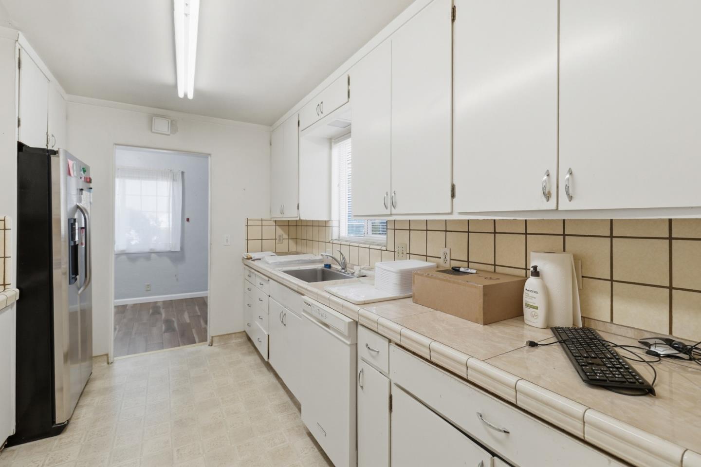 Detail Gallery Image 20 of 33 For 560 Everett Ave, Palo Alto,  CA 94301 - – Beds | – Baths