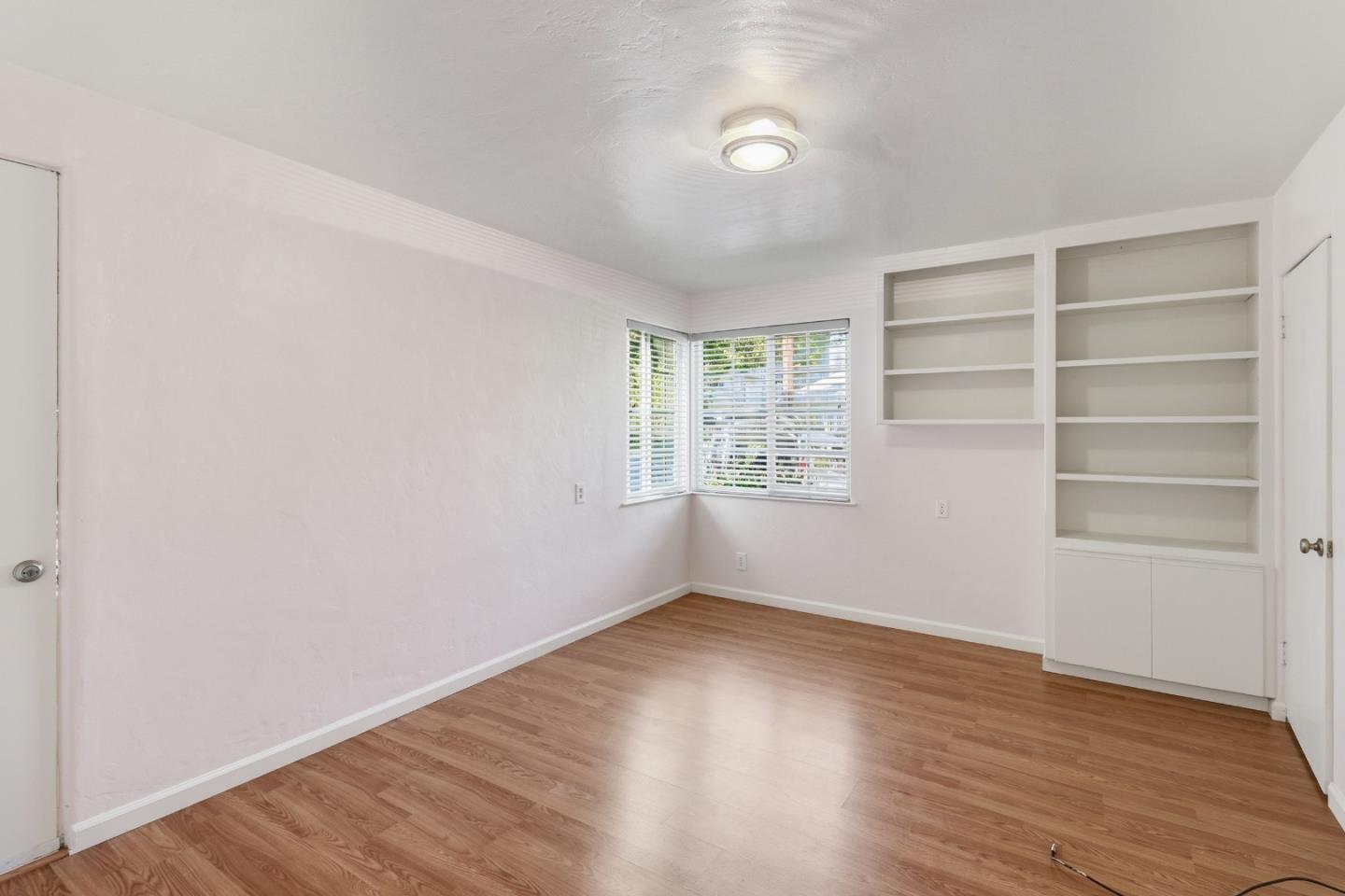 Detail Gallery Image 23 of 33 For 560 Everett Ave, Palo Alto,  CA 94301 - – Beds | – Baths