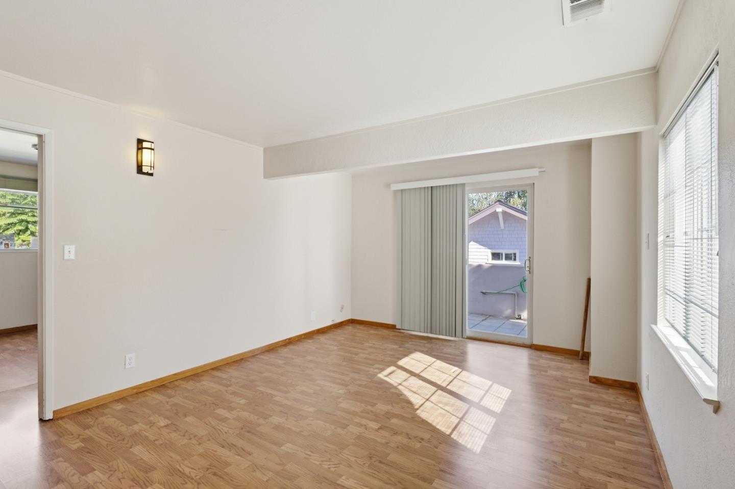 Detail Gallery Image 26 of 33 For 560 Everett Ave, Palo Alto,  CA 94301 - – Beds | – Baths