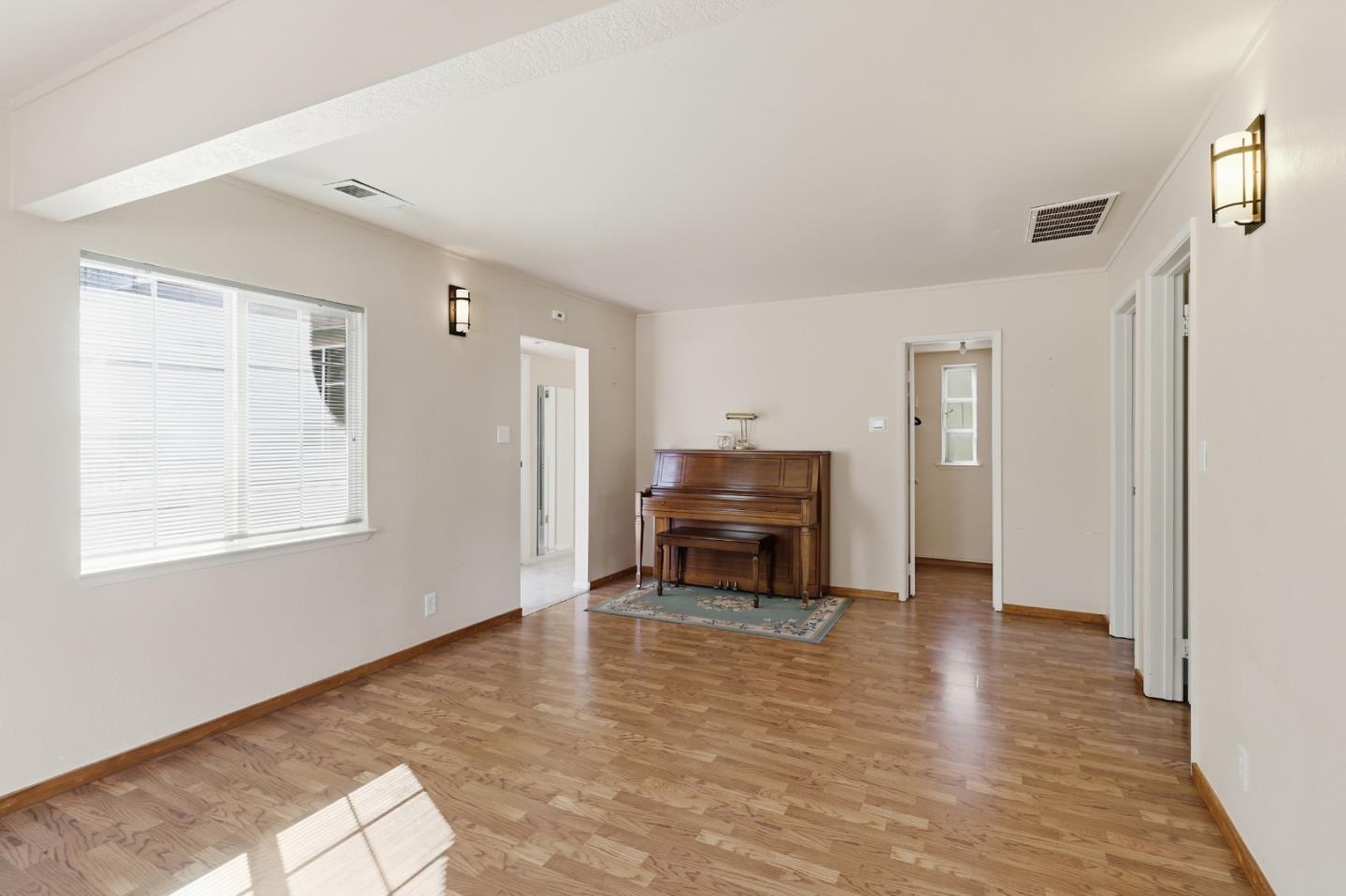 Detail Gallery Image 27 of 33 For 560 Everett Ave, Palo Alto,  CA 94301 - – Beds | – Baths