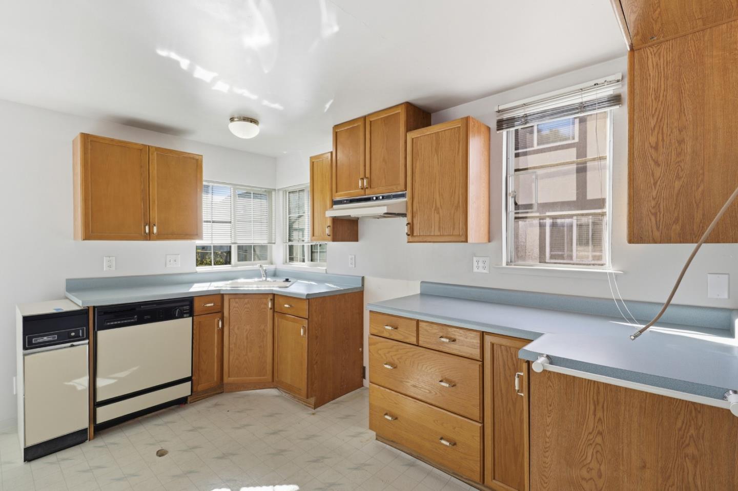 Detail Gallery Image 29 of 33 For 560 Everett Ave, Palo Alto,  CA 94301 - – Beds | – Baths