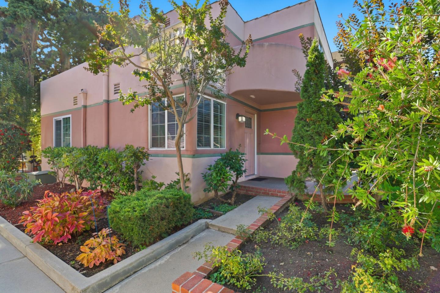 Detail Gallery Image 3 of 33 For 560 Everett Ave, Palo Alto,  CA 94301 - – Beds | – Baths