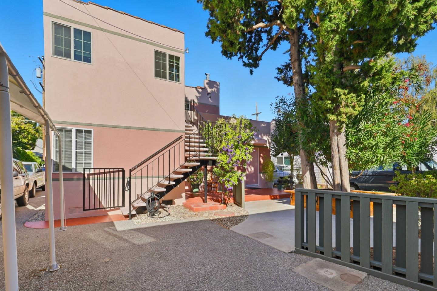 Detail Gallery Image 4 of 33 For 560 Everett Ave, Palo Alto,  CA 94301 - – Beds | – Baths