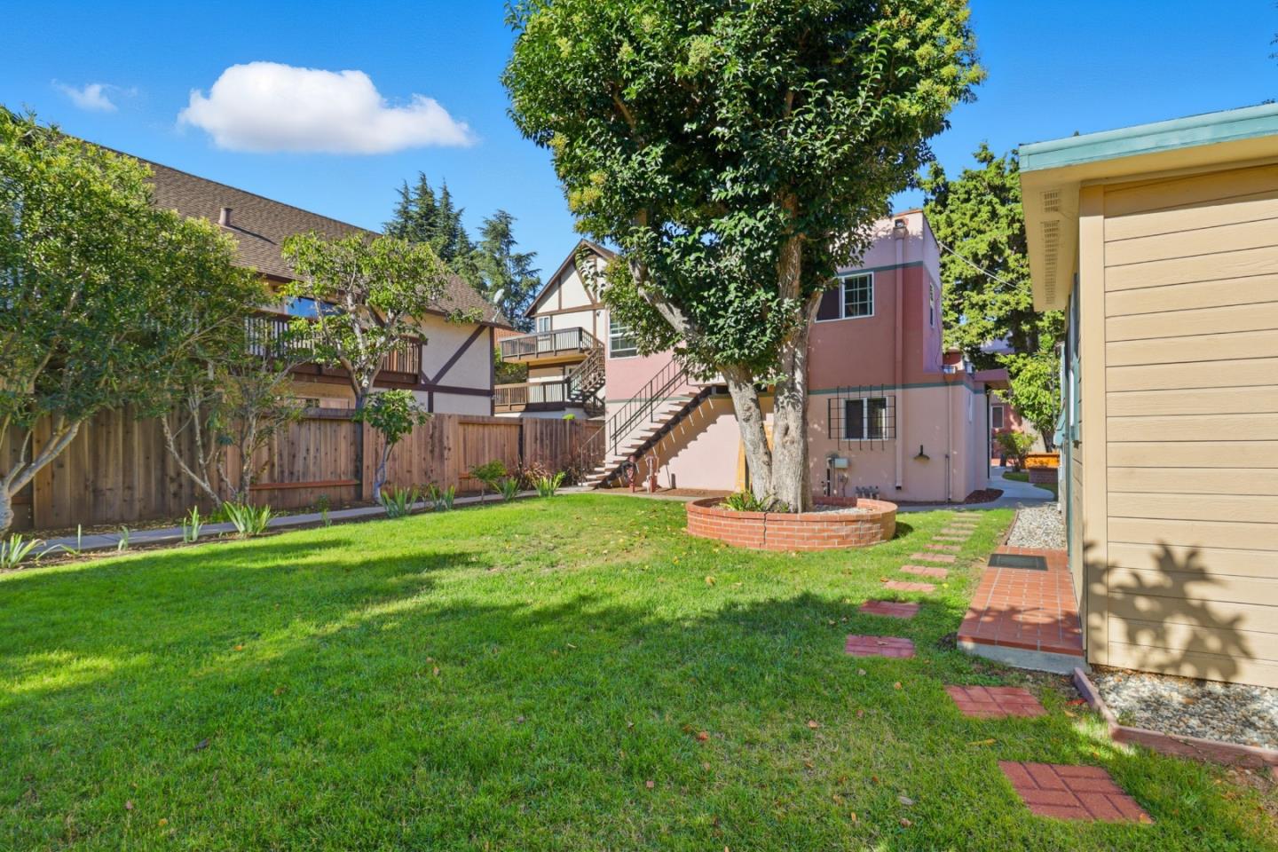 Detail Gallery Image 6 of 33 For 560 Everett Ave, Palo Alto,  CA 94301 - – Beds | – Baths