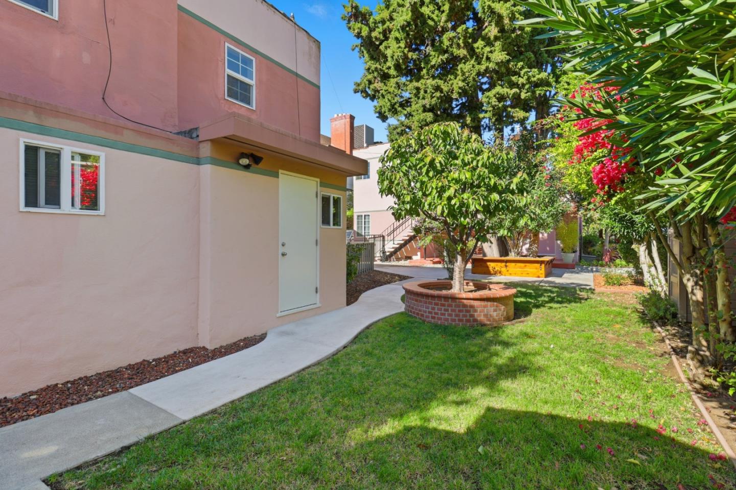 Detail Gallery Image 8 of 33 For 560 Everett Ave, Palo Alto,  CA 94301 - – Beds | – Baths