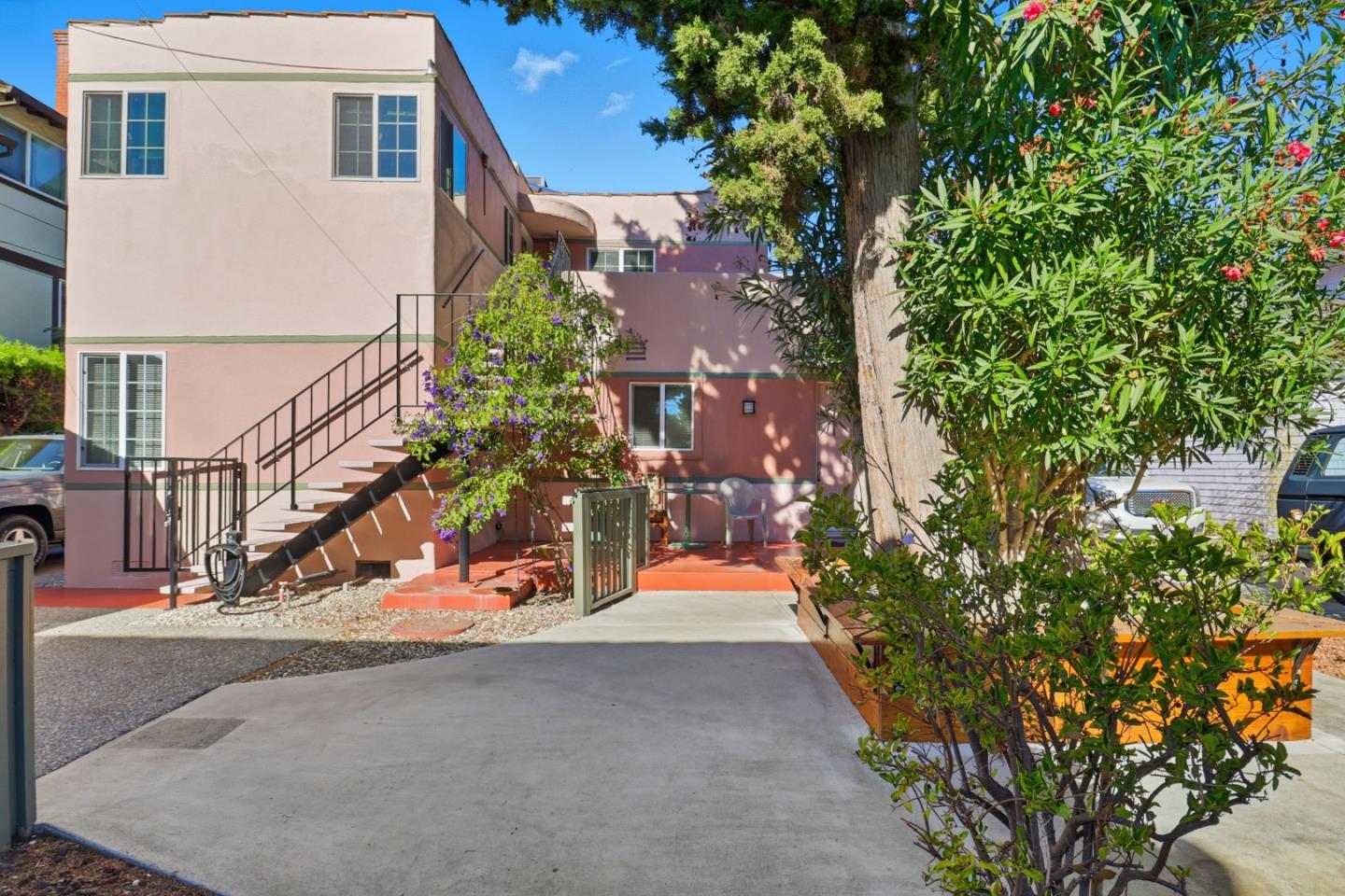 Detail Gallery Image 9 of 33 For 560 Everett Ave, Palo Alto,  CA 94301 - – Beds | – Baths