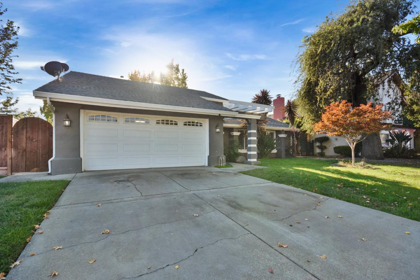 Detail Gallery Image 3 of 30 For 7143 via Lomas, San Jose,  CA 95139 - 3 Beds | 2 Baths