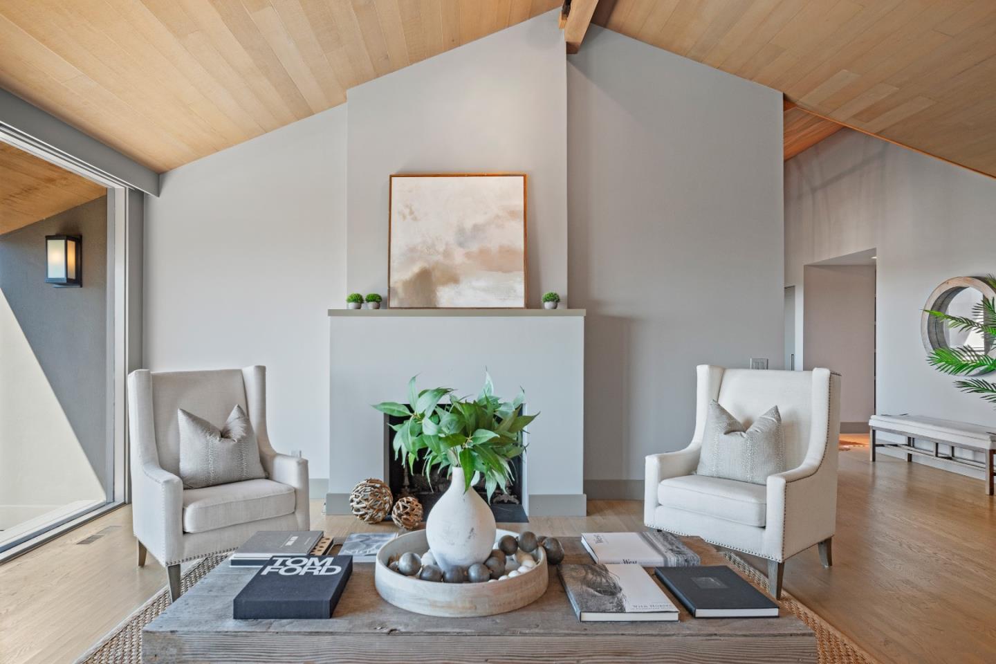 Detail Gallery Image 10 of 82 For 3493 Greenfield Pl, Carmel,  CA 93923 - 3 Beds | 3 Baths