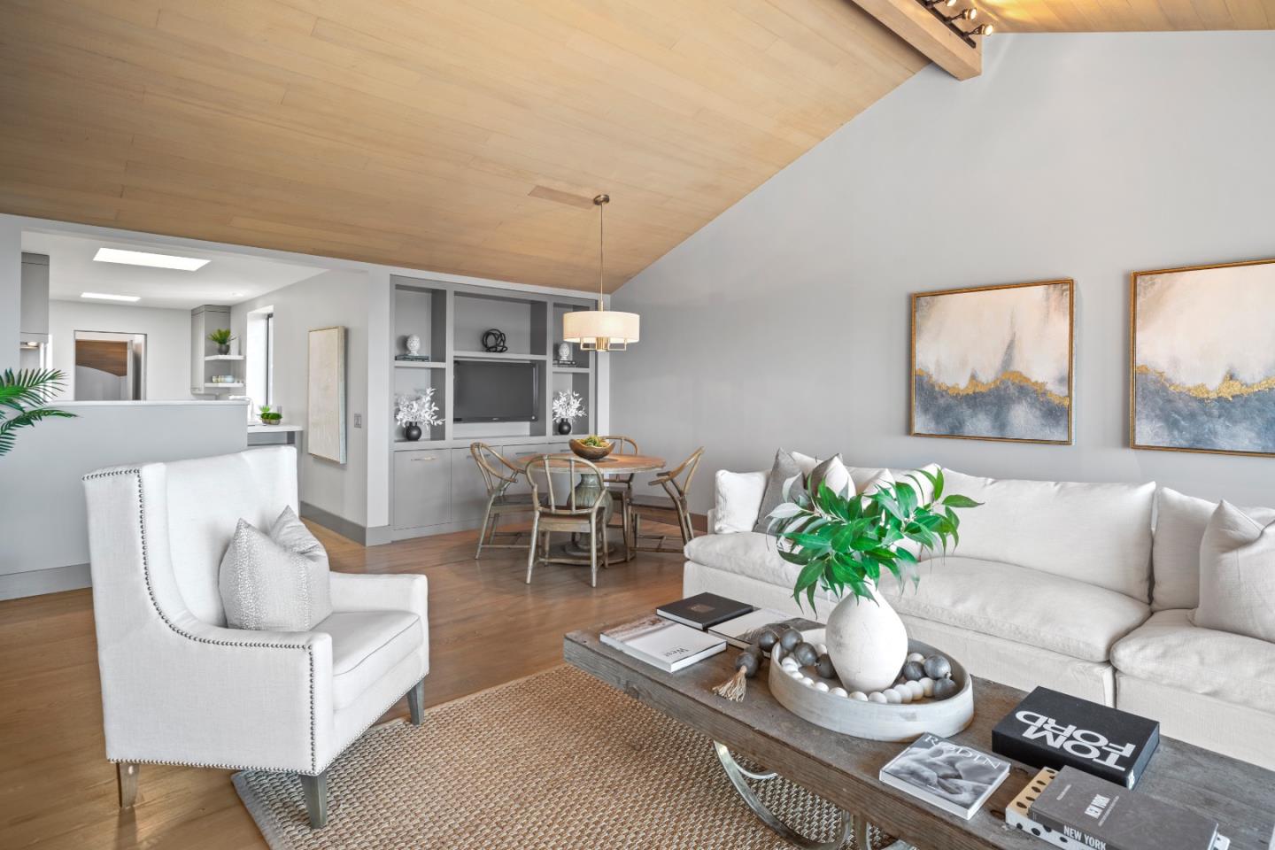 Detail Gallery Image 11 of 82 For 3493 Greenfield Pl, Carmel,  CA 93923 - 3 Beds | 3 Baths