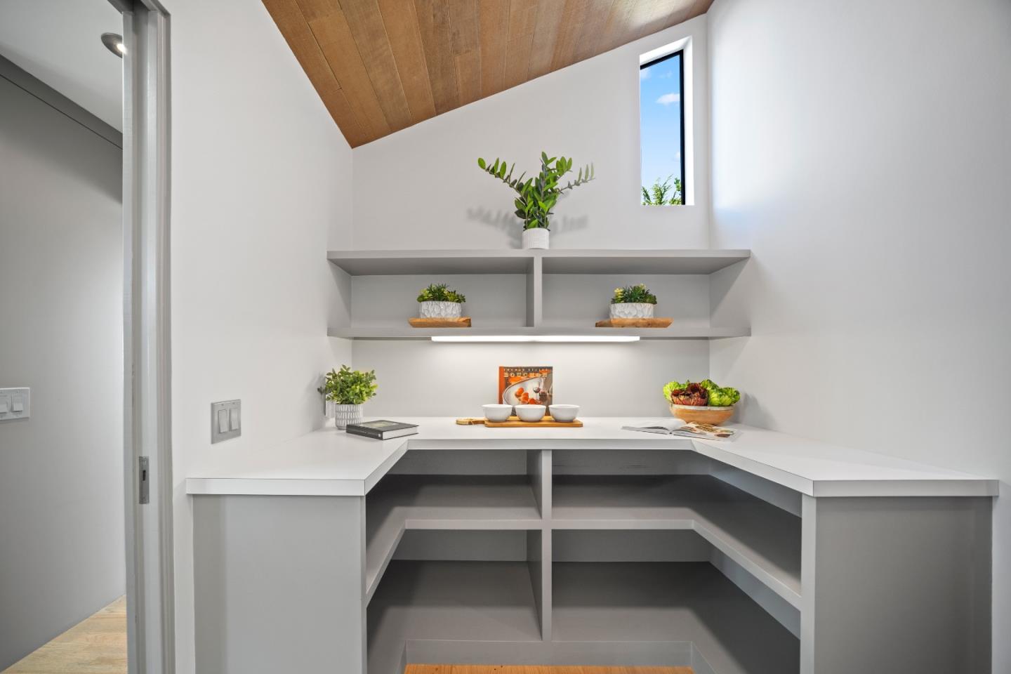 Detail Gallery Image 18 of 82 For 3493 Greenfield Pl, Carmel,  CA 93923 - 3 Beds | 3 Baths