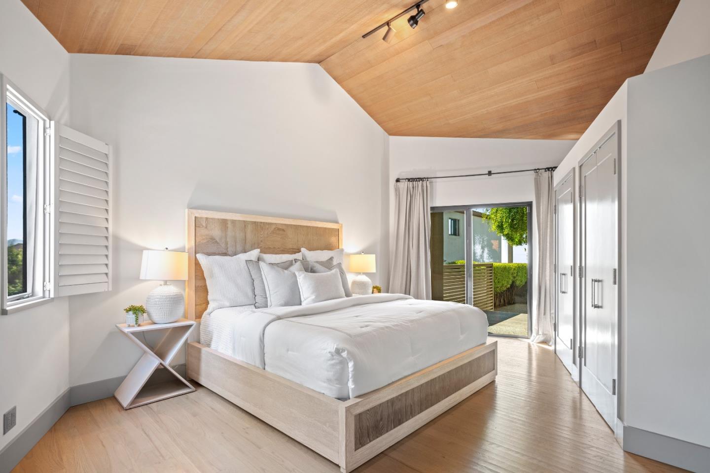 Detail Gallery Image 21 of 82 For 3493 Greenfield Pl, Carmel,  CA 93923 - 3 Beds | 3 Baths