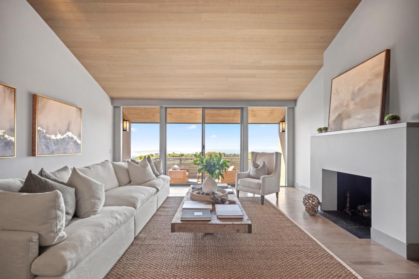 Detail Gallery Image 4 of 82 For 3493 Greenfield Pl, Carmel,  CA 93923 - 3 Beds | 3 Baths