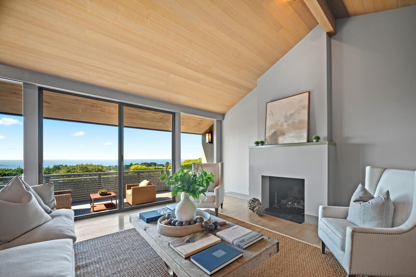 Detail Gallery Image 6 of 82 For 3493 Greenfield Pl, Carmel,  CA 93923 - 3 Beds | 3 Baths