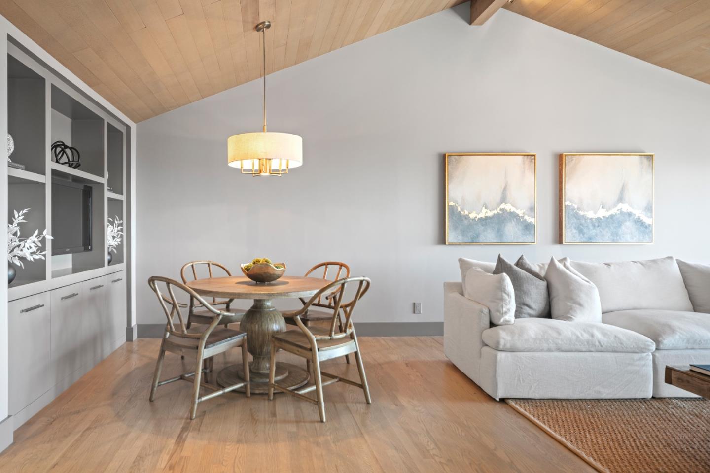 Detail Gallery Image 9 of 82 For 3493 Greenfield Pl, Carmel,  CA 93923 - 3 Beds | 3 Baths