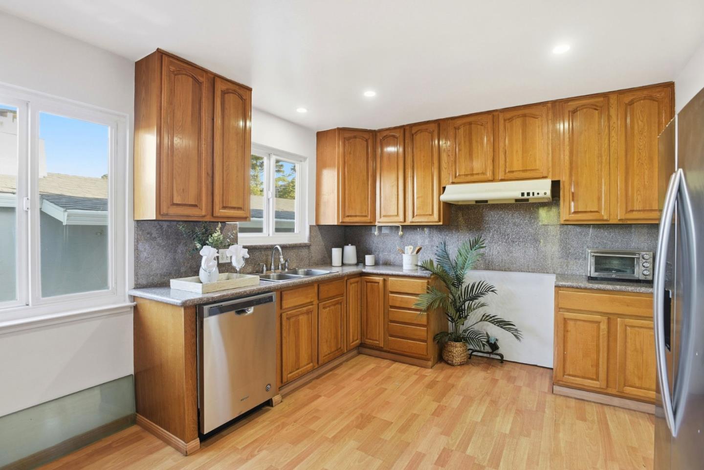 Detail Gallery Image 11 of 34 For 953 Higate Dr, Daly City,  CA 94015 - 6 Beds | 4 Baths