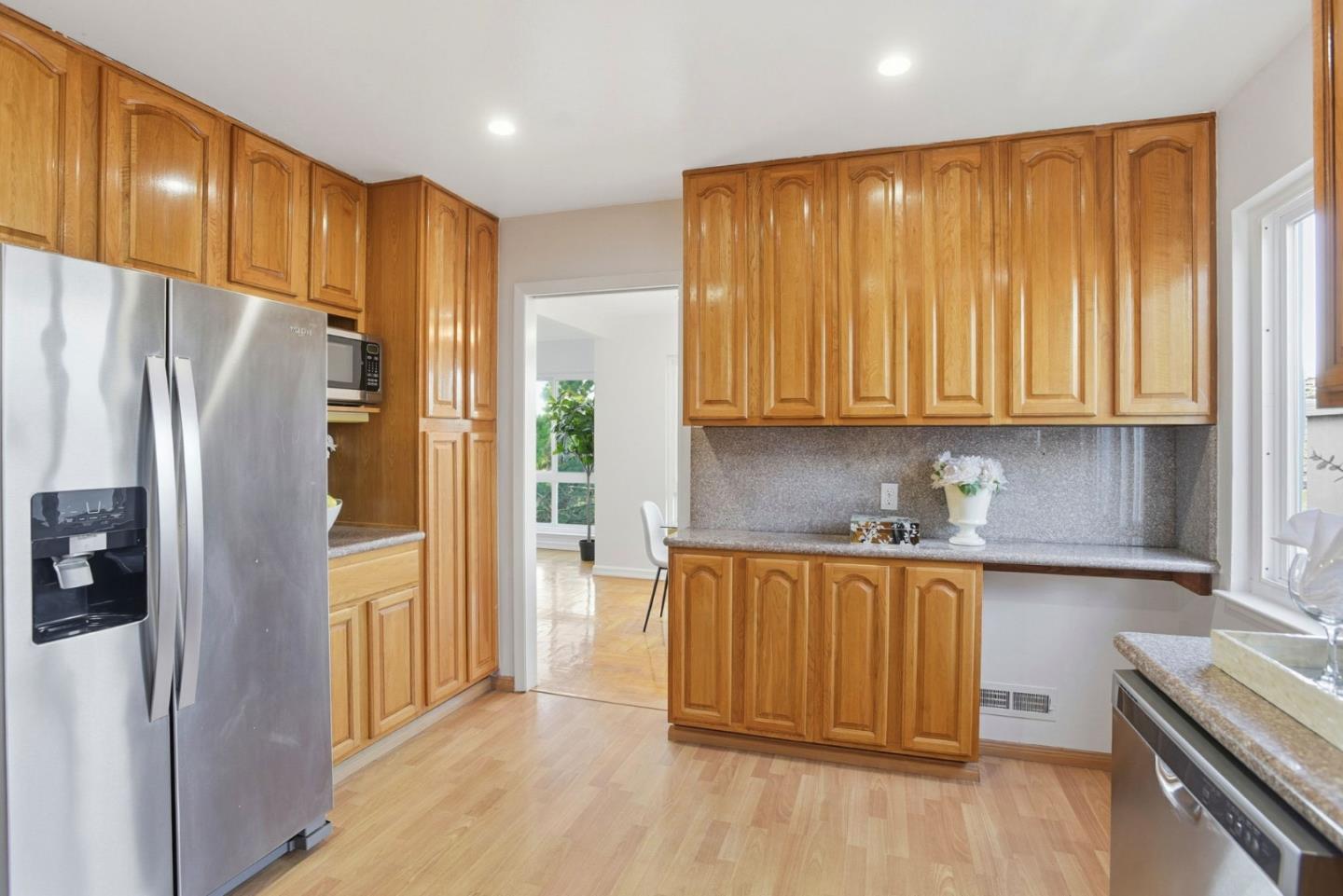 Detail Gallery Image 12 of 34 For 953 Higate Dr, Daly City,  CA 94015 - 6 Beds | 4 Baths