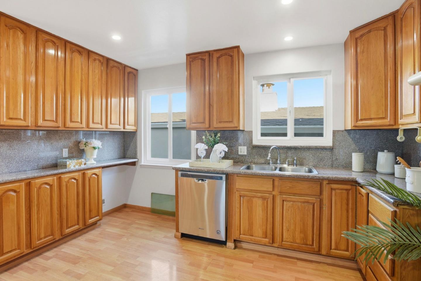 Detail Gallery Image 13 of 34 For 953 Higate Dr, Daly City,  CA 94015 - 6 Beds | 4 Baths