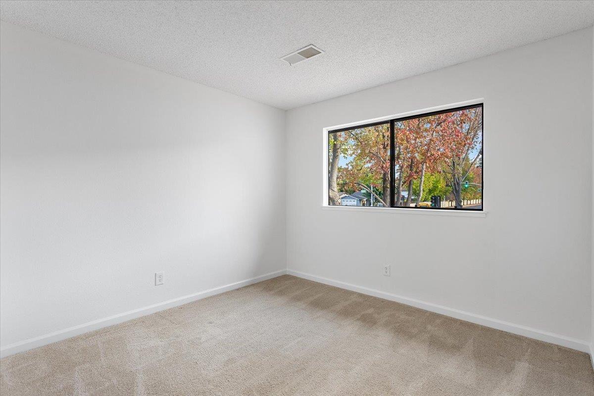 Detail Gallery Image 17 of 27 For 703 Gettysburg Way, Gilroy,  CA 95020 - 3 Beds | 2/1 Baths