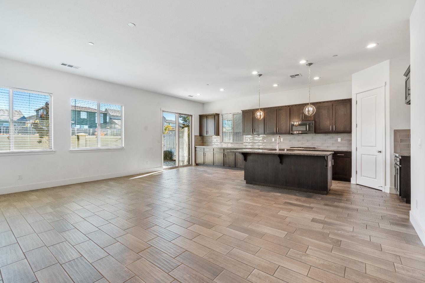 Detail Gallery Image 13 of 47 For 1481 Azalea Ct, Hollister,  CA 95023 - 3 Beds | 2/1 Baths