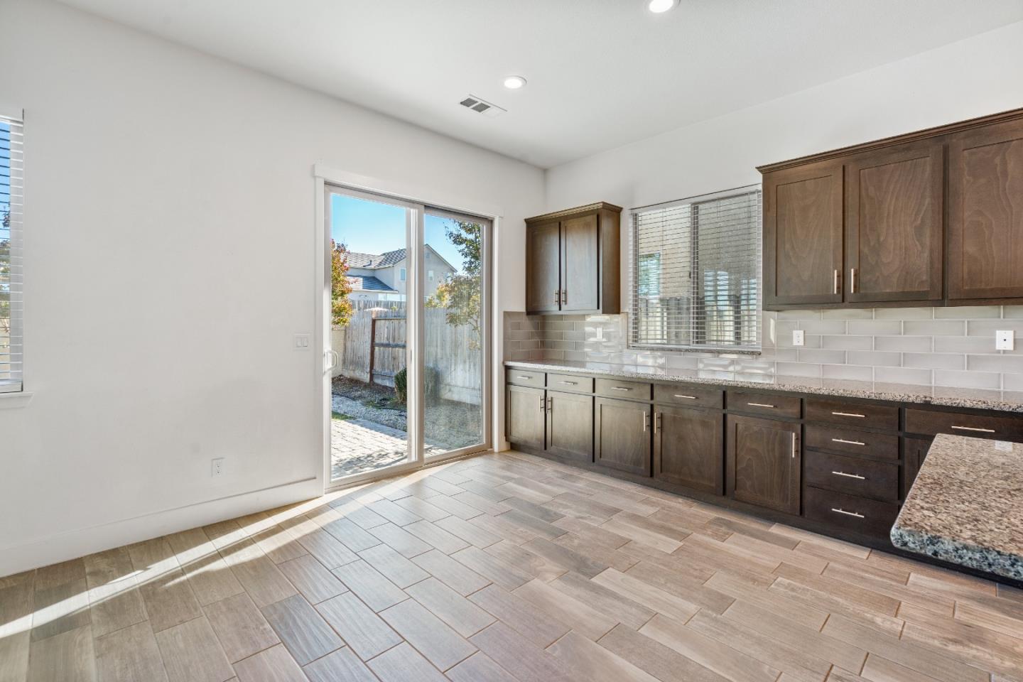 Detail Gallery Image 14 of 47 For 1481 Azalea Ct, Hollister,  CA 95023 - 3 Beds | 2/1 Baths