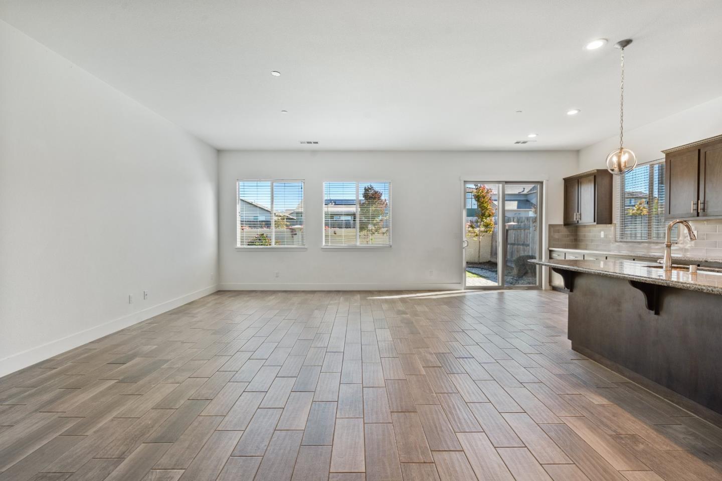 Detail Gallery Image 15 of 47 For 1481 Azalea Ct, Hollister,  CA 95023 - 3 Beds | 2/1 Baths