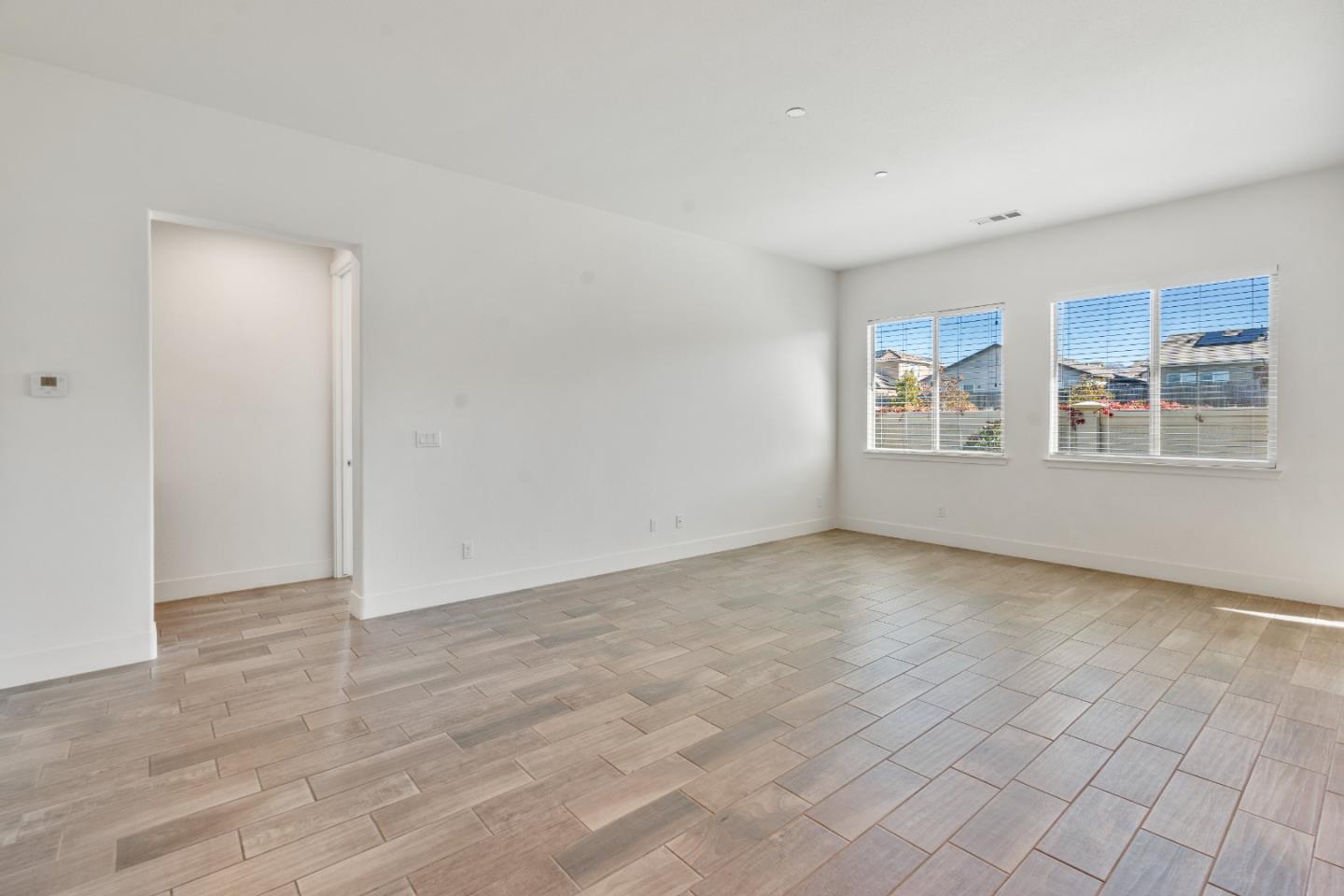 Detail Gallery Image 16 of 47 For 1481 Azalea Ct, Hollister,  CA 95023 - 3 Beds | 2/1 Baths