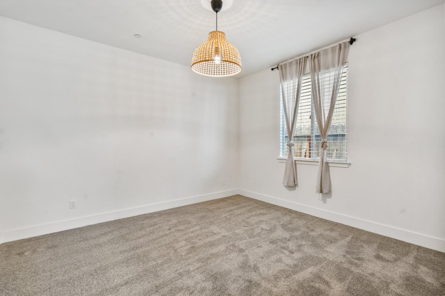 Detail Gallery Image 20 of 47 For 1481 Azalea Ct, Hollister,  CA 95023 - 3 Beds | 2/1 Baths