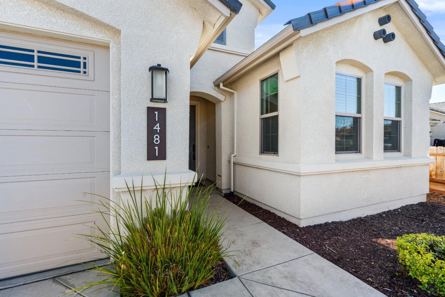 Detail Gallery Image 6 of 47 For 1481 Azalea Ct, Hollister,  CA 95023 - 3 Beds | 2/1 Baths