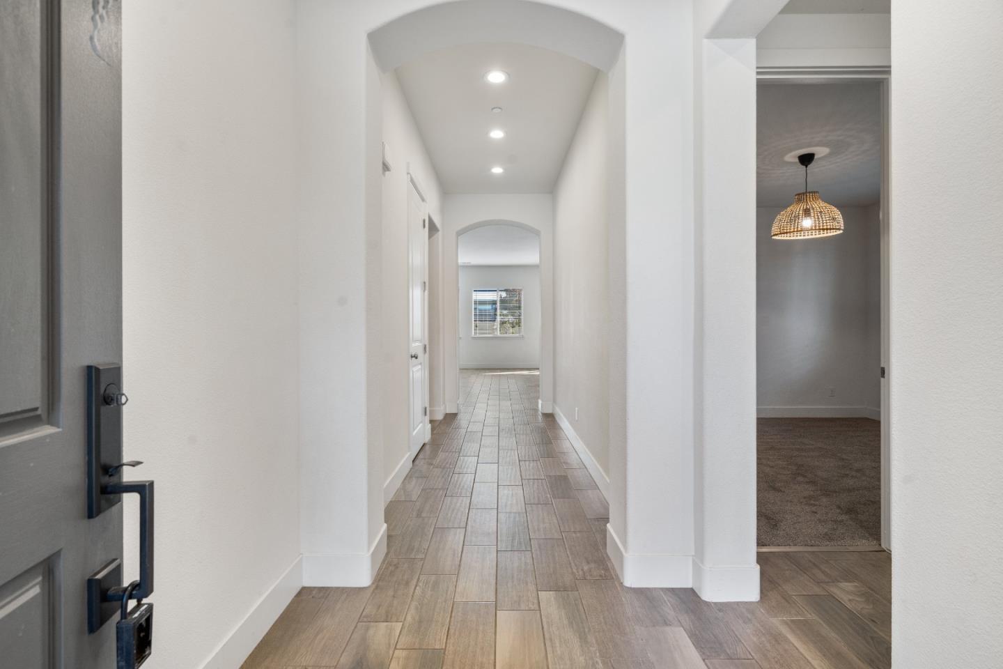 Detail Gallery Image 9 of 47 For 1481 Azalea Ct, Hollister,  CA 95023 - 3 Beds | 2/1 Baths