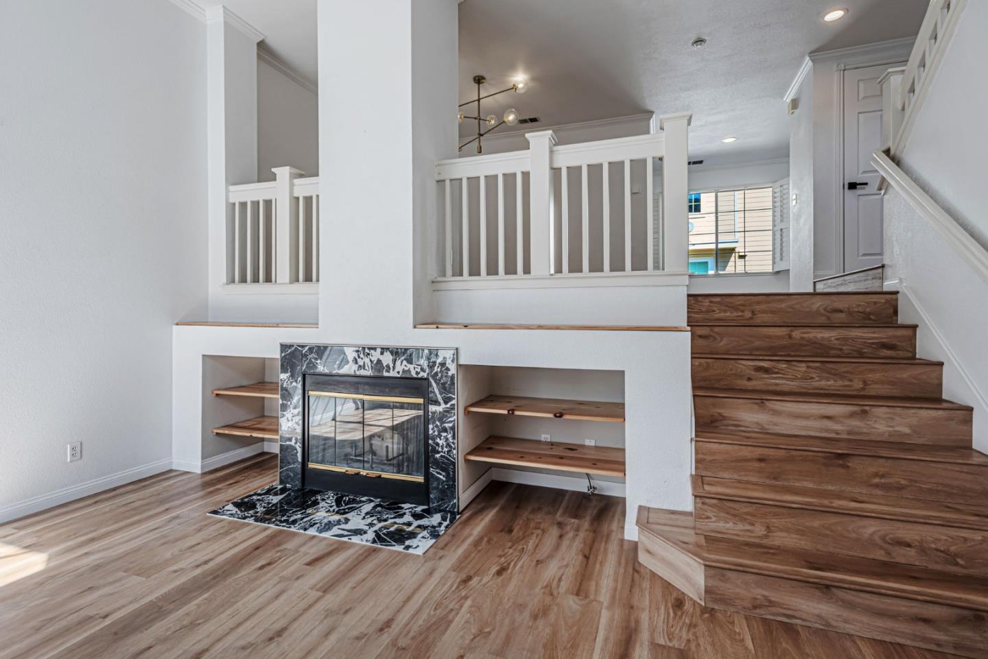 Detail Gallery Image 3 of 44 For 4 Brigantine Ln, Redwood City,  CA 94065 - 3 Beds | 2/1 Baths