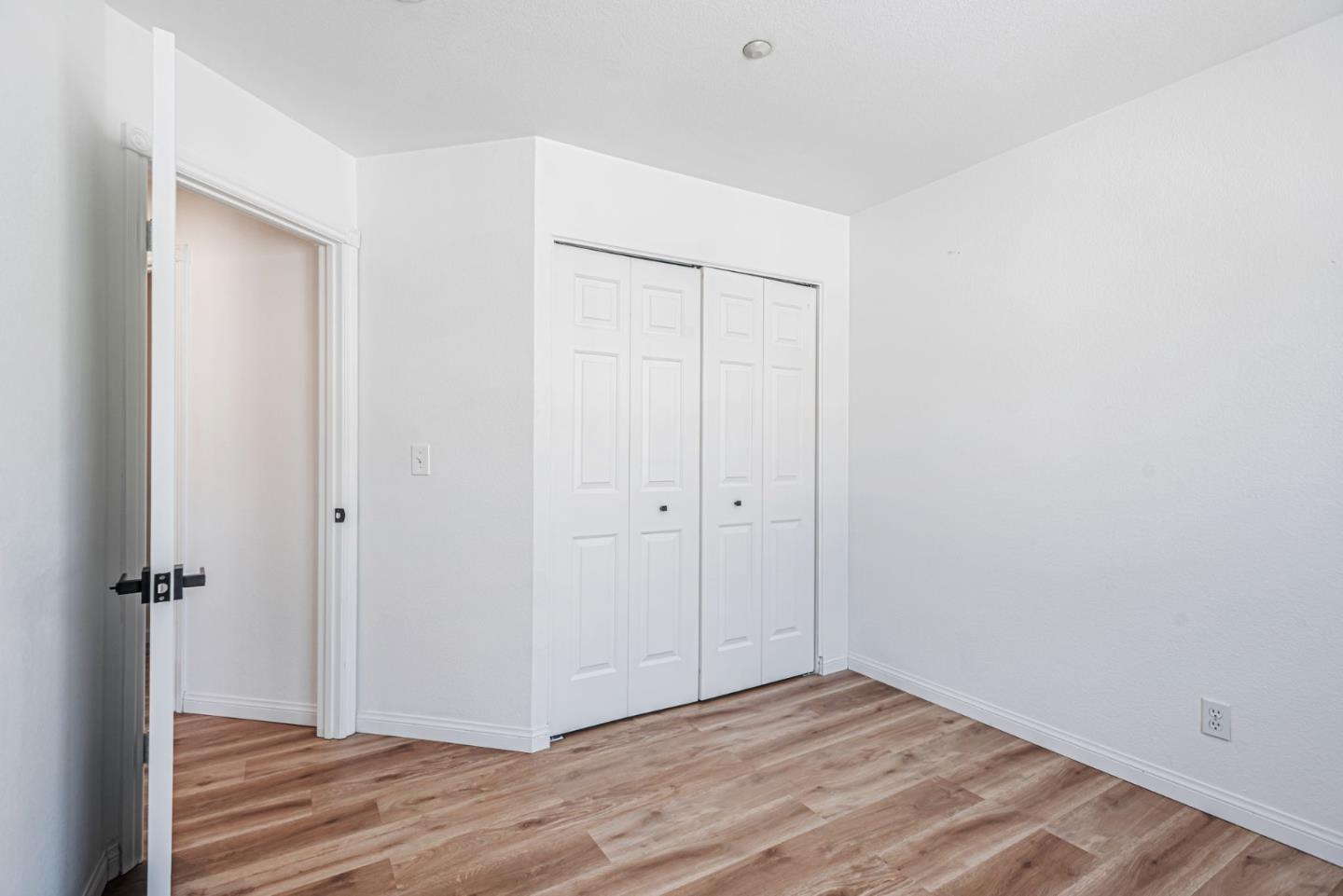 Detail Gallery Image 33 of 44 For 4 Brigantine Ln, Redwood City,  CA 94065 - 3 Beds | 2/1 Baths