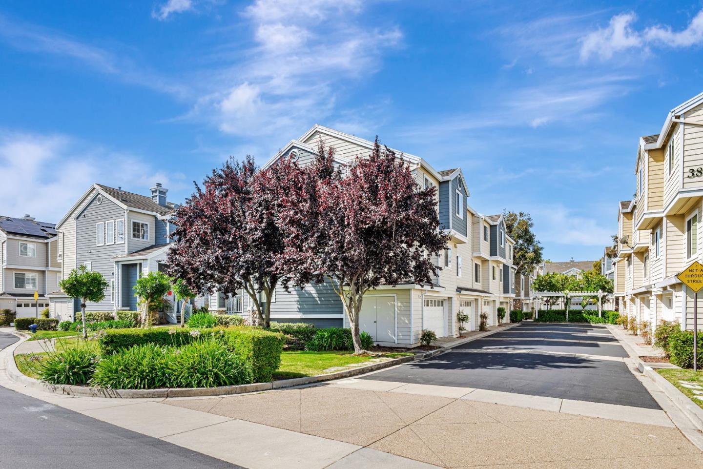 Detail Gallery Image 37 of 44 For 4 Brigantine Ln, Redwood City,  CA 94065 - 3 Beds | 2/1 Baths