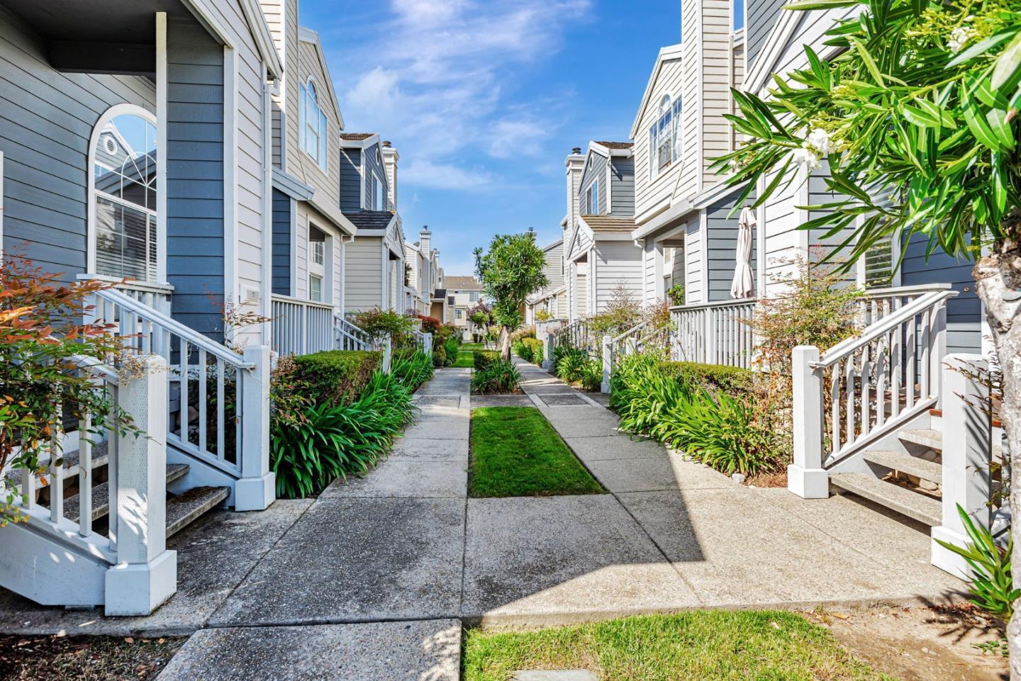 Detail Gallery Image 39 of 44 For 4 Brigantine Ln, Redwood City,  CA 94065 - 3 Beds | 2/1 Baths