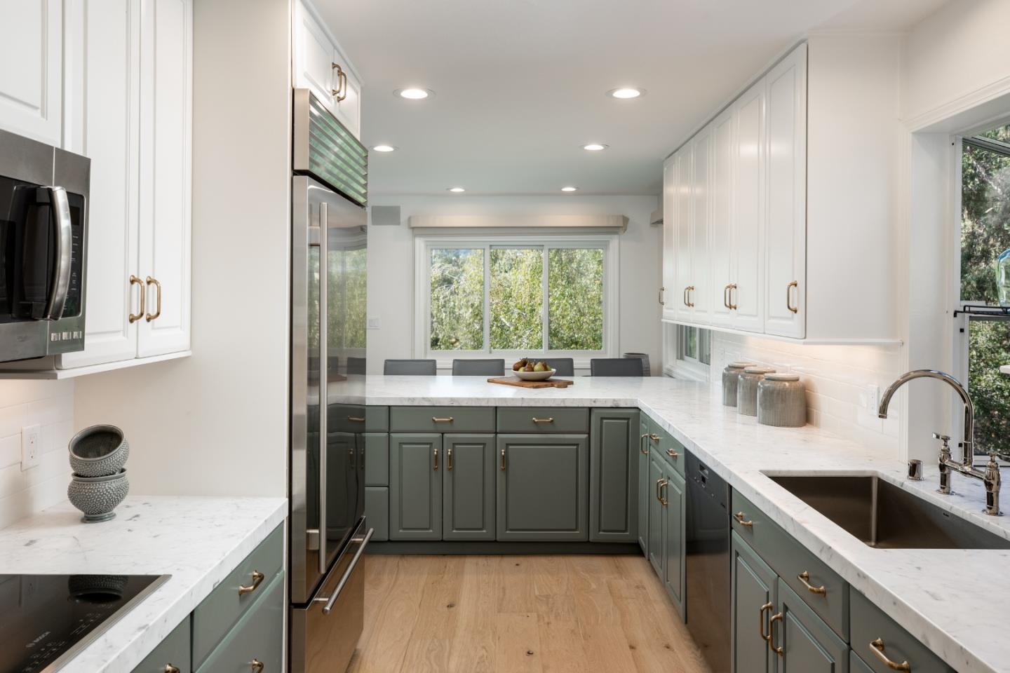 Detail Gallery Image 12 of 52 For 151 Highland Ave, San Carlos,  CA 94070 - 4 Beds | 3/1 Baths