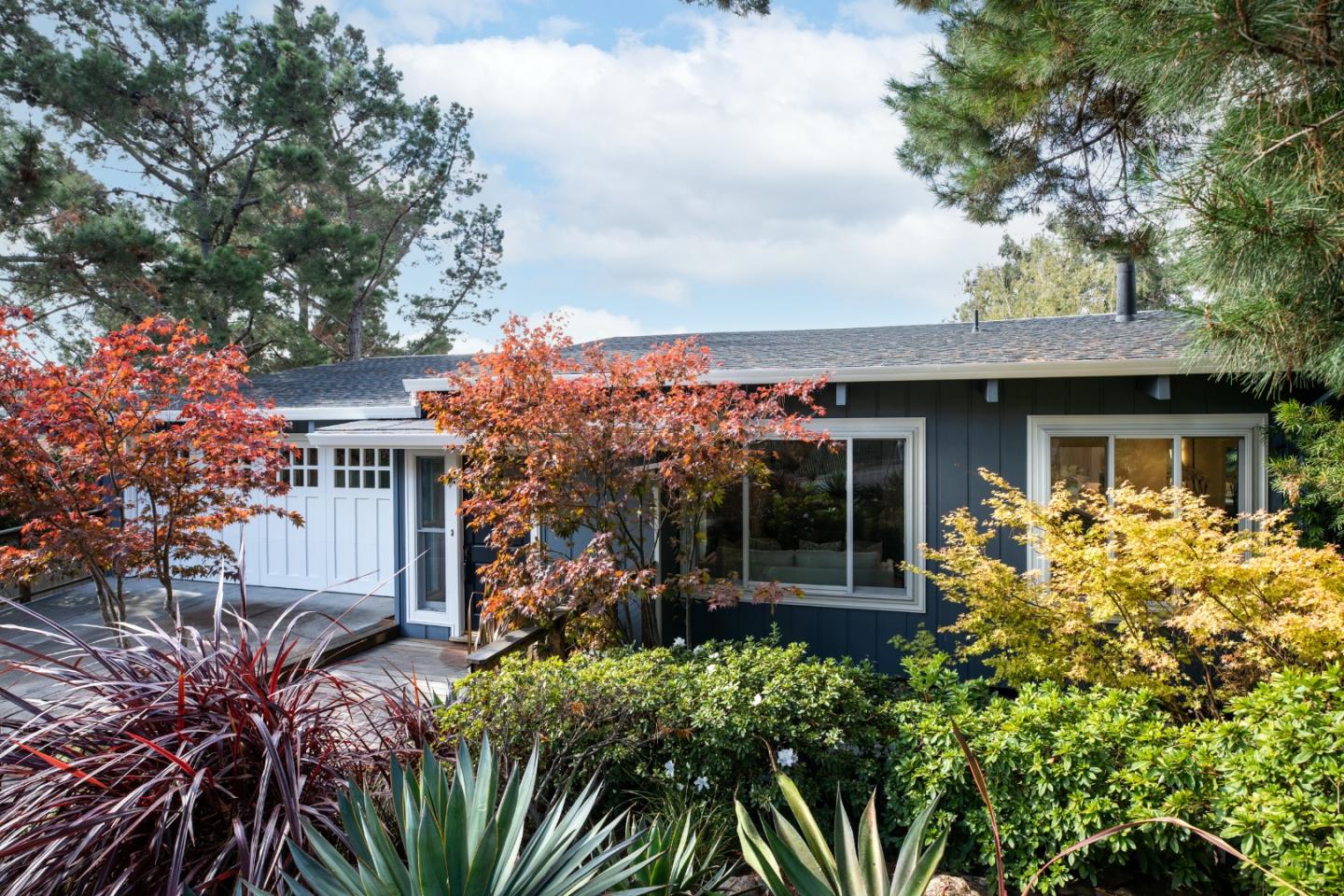 Detail Gallery Image 2 of 52 For 151 Highland Ave, San Carlos,  CA 94070 - 4 Beds | 3/1 Baths